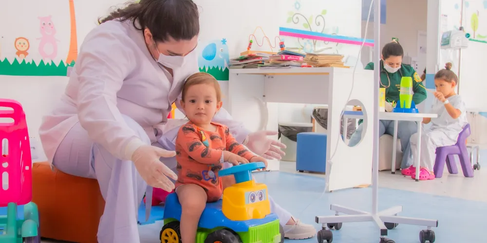 Com aproximadamente 8.500 atendimentos mensais, a equipe de fisioterapeutas se destaca pelo atendimento de excelência