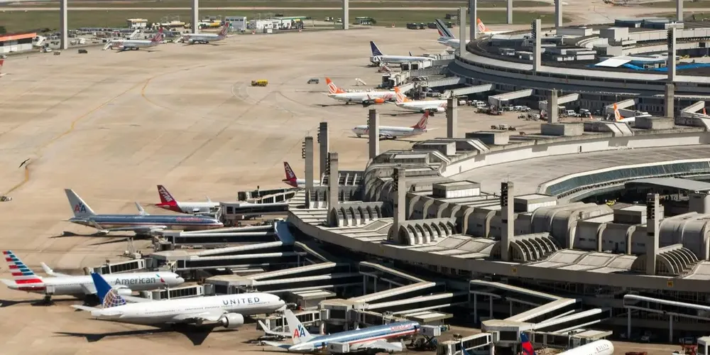 Cinco aeronaves britânicas pousaram na pista