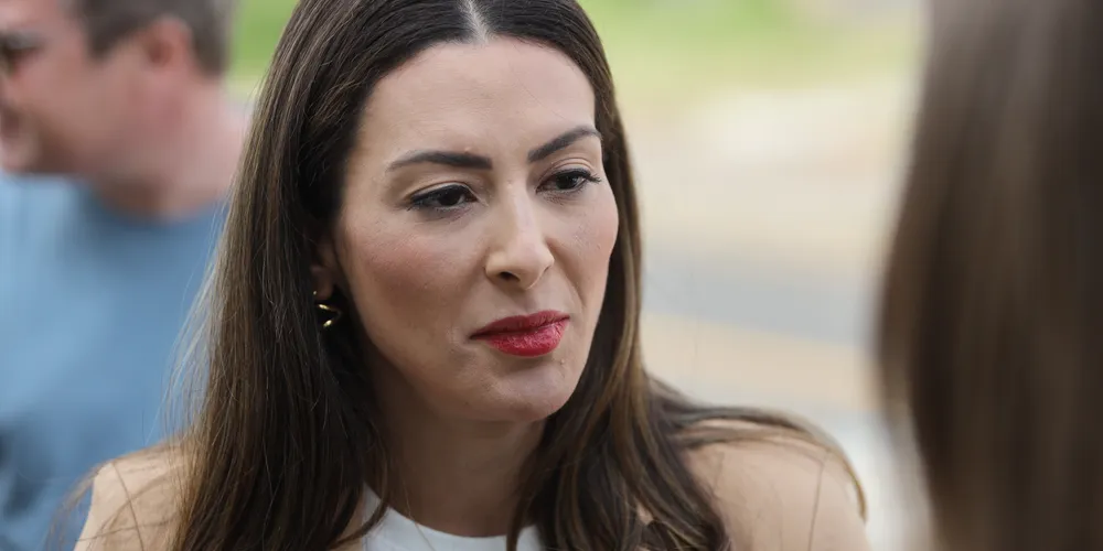 Justiça condena Mabel por ataques ao filho de Elizabeth