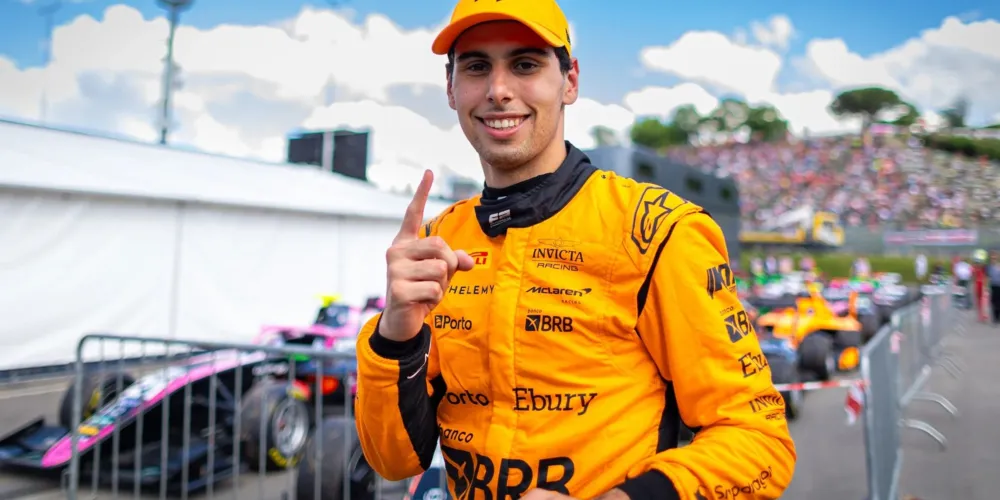 Gabriel Bortoleto foi anunciado nesta quarta-feira (6), para a temporada de 2025