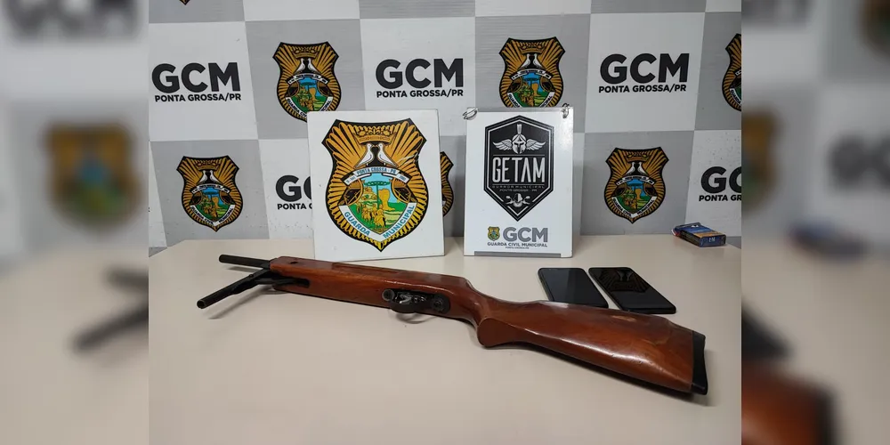 Casal é flagrado pela Guarda Municipal com arma de fogo em PG