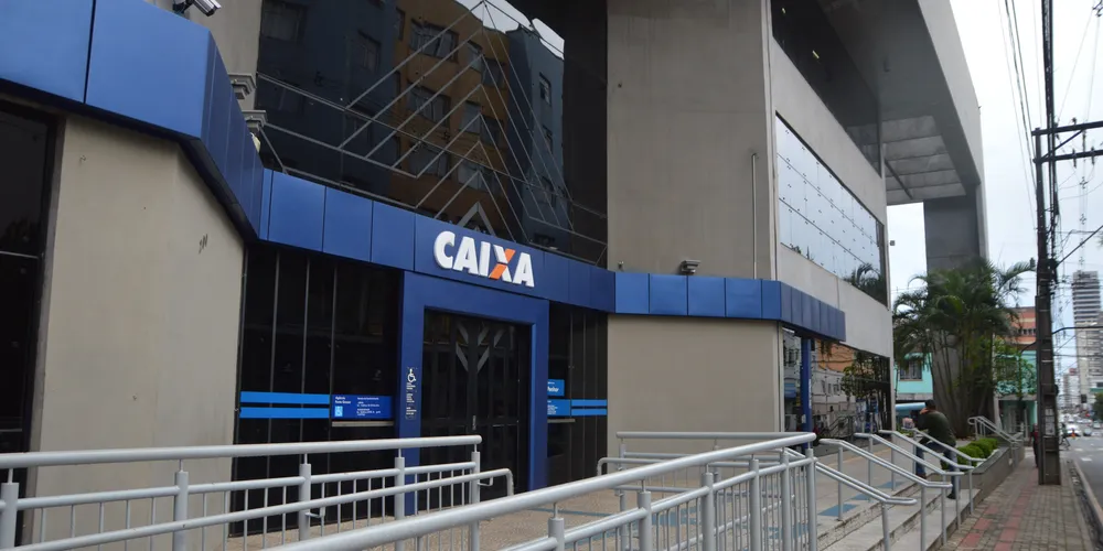 Agência que foi alvo de tentativa de furto fica na rua Francisco Ribas