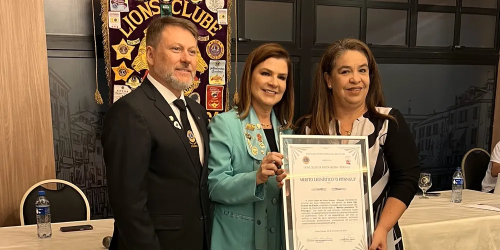 A homenagem aconteceu na noite dessa terça-feira (26)