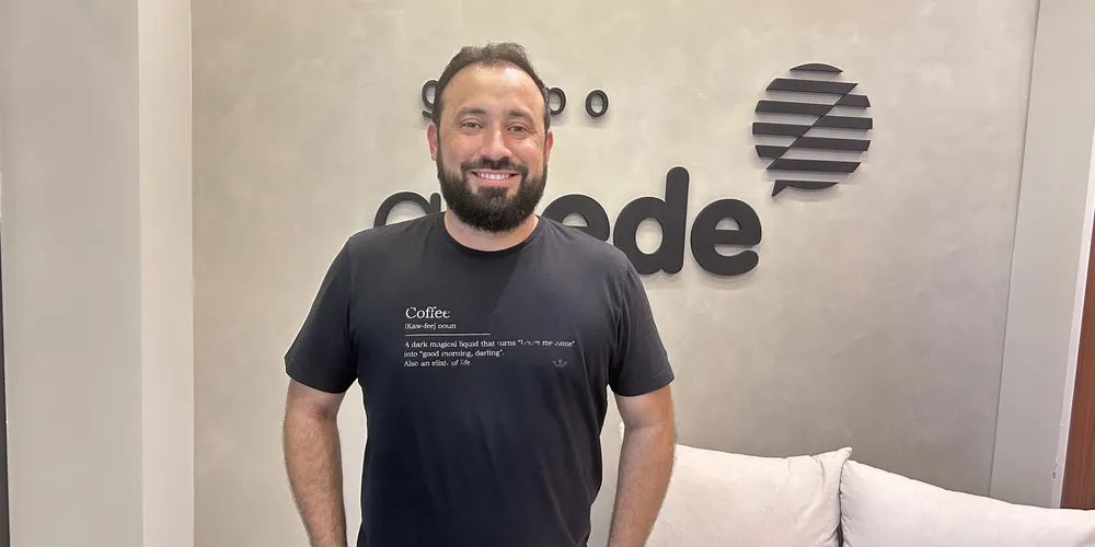 Candidato foi eleito com maioria absoluta dos votos