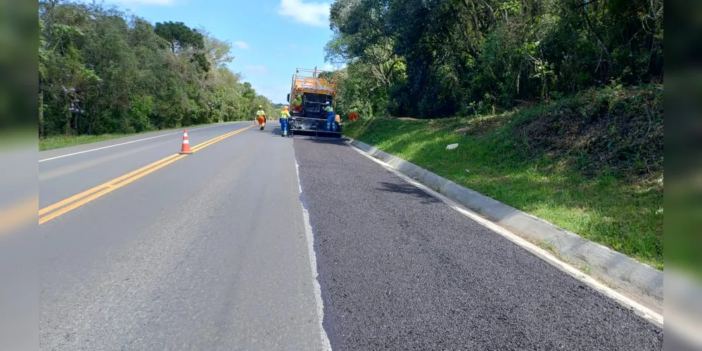 A adoção dessa técnica alia a segurança viária à sustentabilidade, minimizando significativamente os impactos ambientais das obras