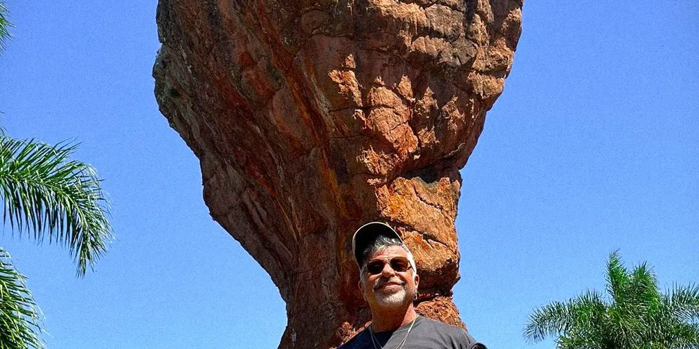 Lulu Santos e ao fundo a Taça de Vila Velha