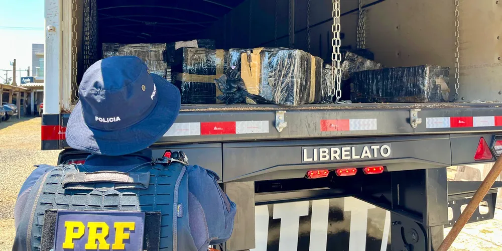 Caminhão e a droga foram levados para a Polícia Federal de Guarapuava