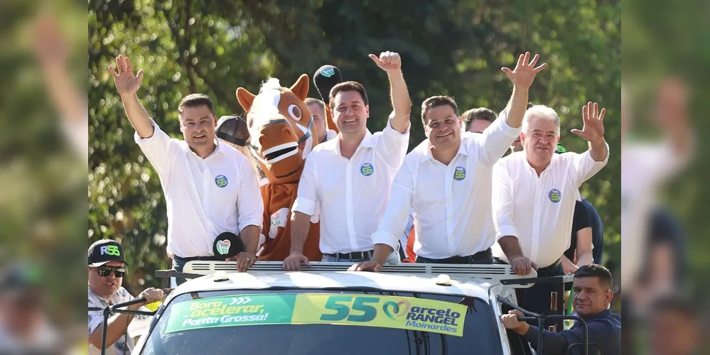 Marcelo Rangel, Ratinho Junior, Sandro Alex (todos do PSD) e Sebastião Mainardes (PL), durante carreata em Ponta Grossa