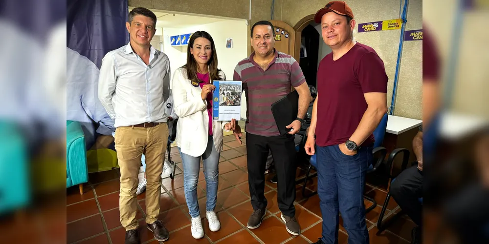 Mabel Canto esteve conversando com o atual vice de Elizabeth, Capitão Saulo (à esquerda)