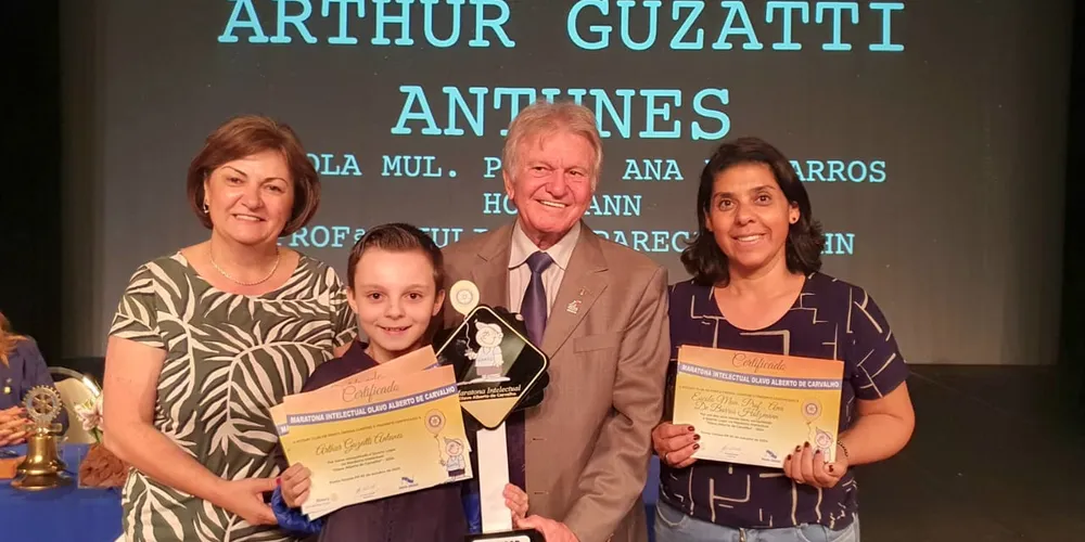 Os alunos das escolas municipais levaram quatro dos cinco prêmios principais entregues aos estudantes que fizeram a prova