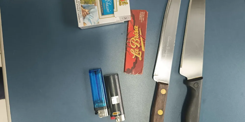 Facas estariam com dois adolescentes