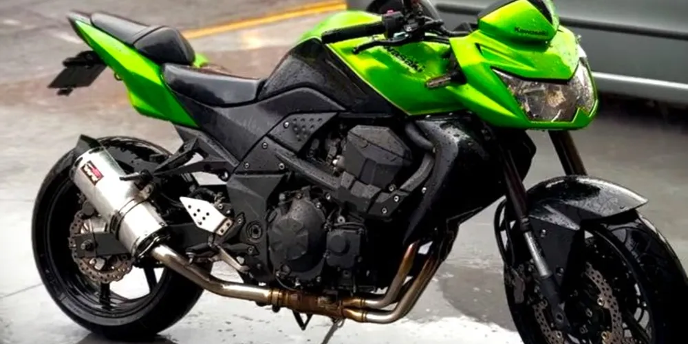 Veículo roubado é do modelo Kawasaki Z750, ano 2012