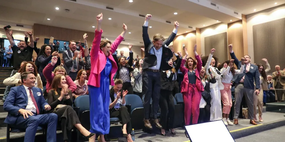 Explosão de alegria dos integrantes da XI de Agosto  com a divulgação do resultado