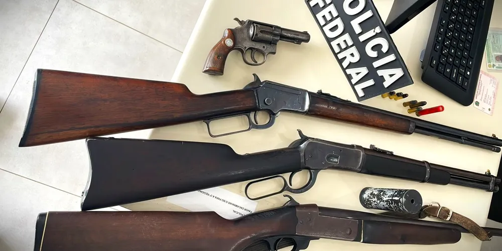 Armas também foram apreendidas pelas autoridades