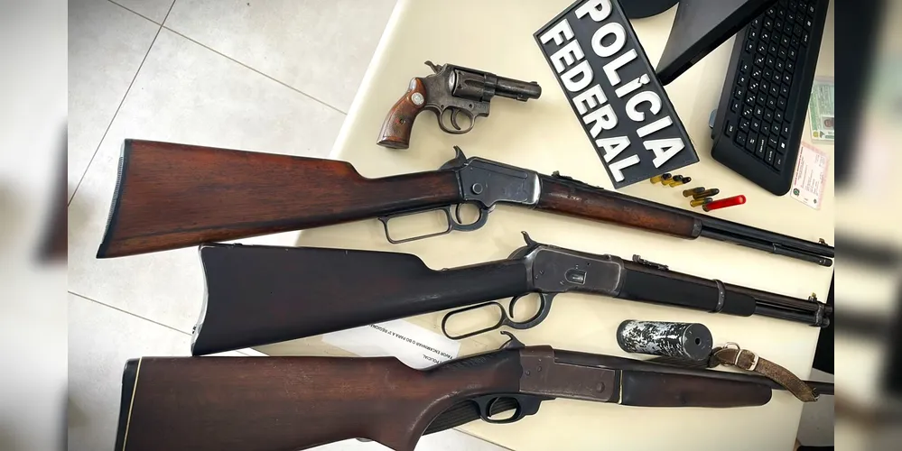 Armas também foram apreendidas pelas autoridades