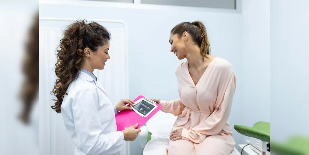 Outubro Rosa é um convite para cuidar da saúde e promover a conscientização entre familiares e amigos.