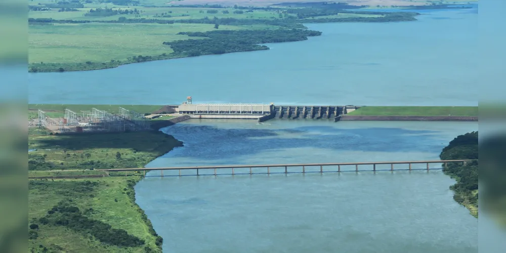 Rio Paranapanema corta região norte do Paraná, na divisa com São Paulo