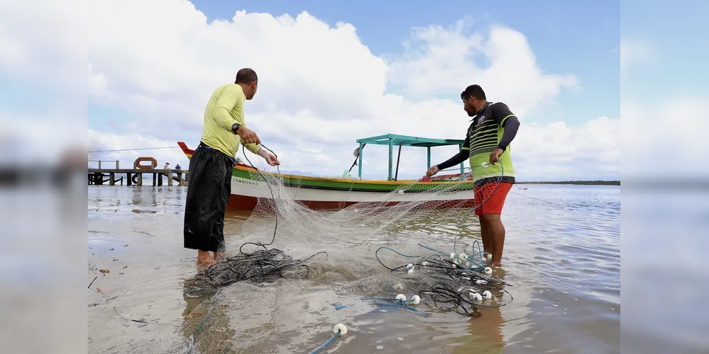 Restrição de pesca é determinada pelo Instituto Água e Terra (IAT) há quase duas décadas