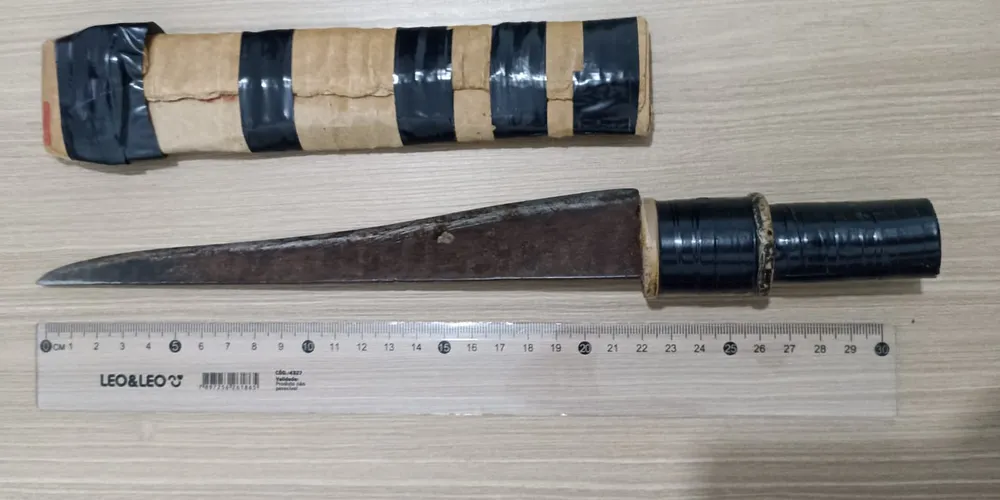 Familiares foram ameaçados com uma arma branca