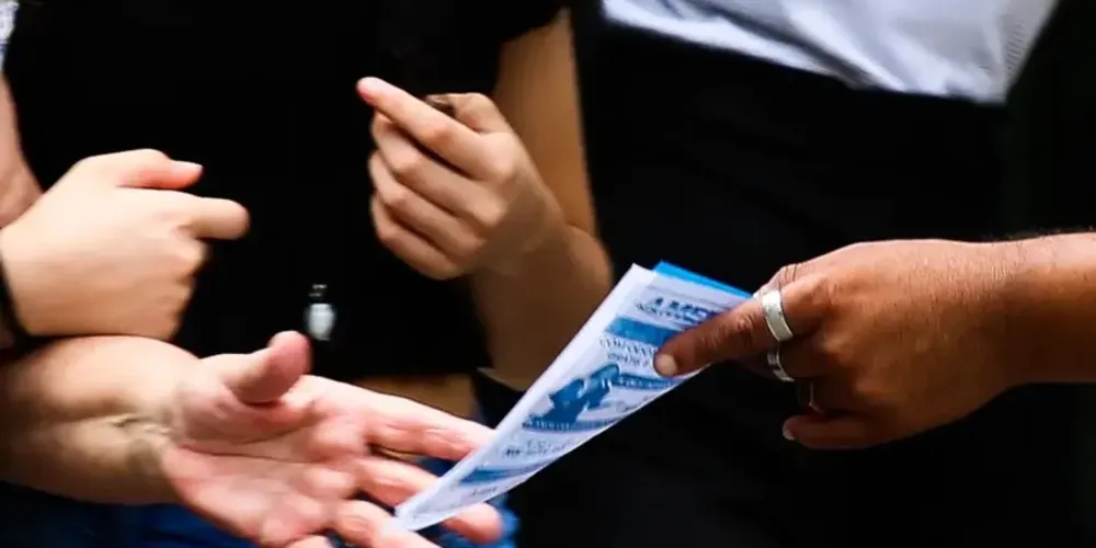 Qualquer irregularidade na propaganda de rua pode ser denunciada à juíza ou ao juiz eleitoral e ao Ministério Público