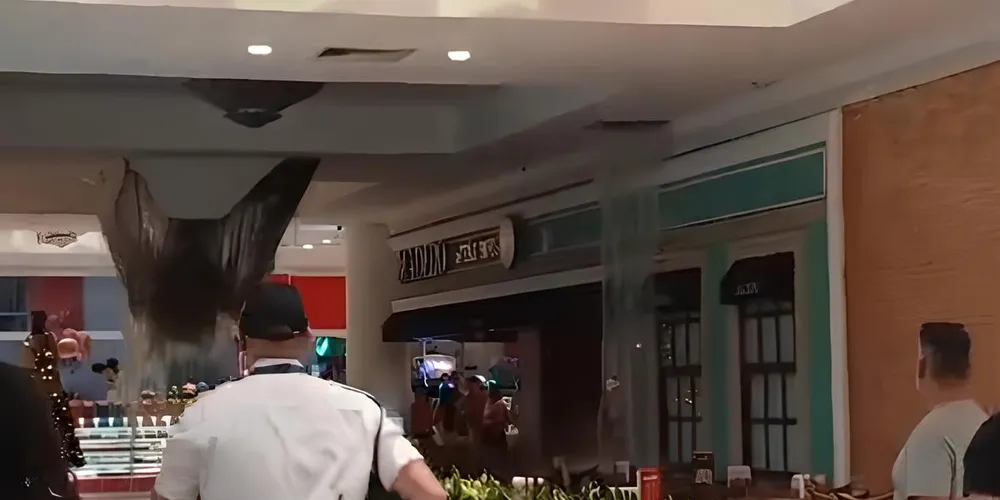 Teto desabou durante vazamento de água