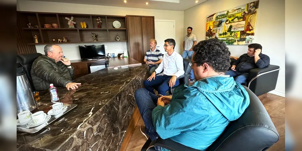 Lideranças também conversaram com o atual prefeito Álvaro Telles (à esquerda)