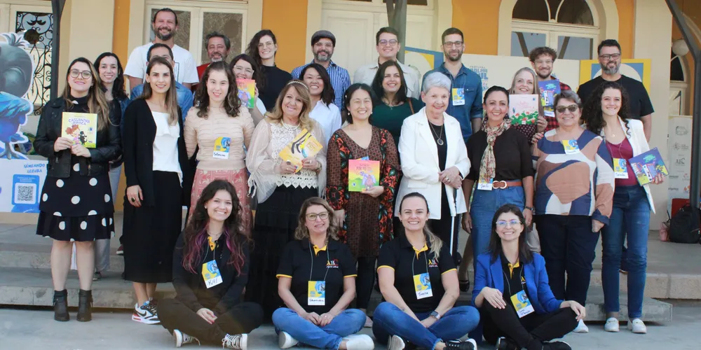 Primeira edição do concurso publicou 20 livros de autores e autoras paranaenses