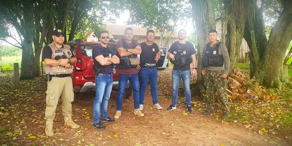 Agentes efetuaram a prisão na tarde desta sexta-feira (8)