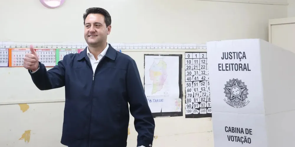 Ratinho votou nessa manhã em Santa Felicidade, bairro de Curitiba