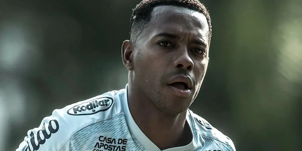 Robinho está preso desde março, ele cumpre pena pelo crime de estupro