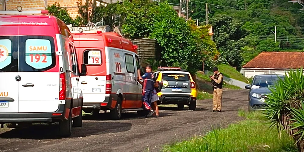 Equipes da PM e do Samu estiveram no local da ocorrência