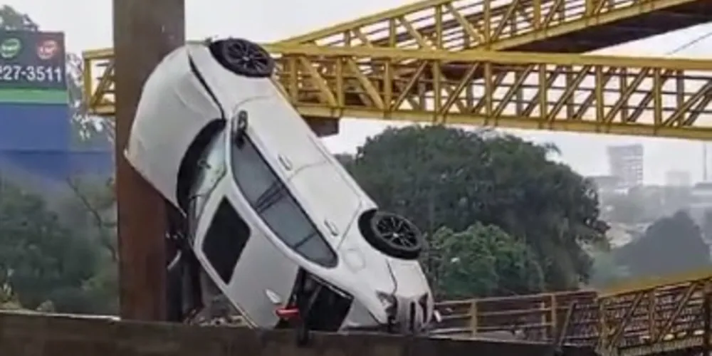 Acidente aconteceu na tarde deste sábado (2)