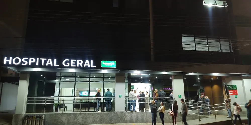 Familiares e amigos de Sandra estão no hospital aguardando informações da candidata