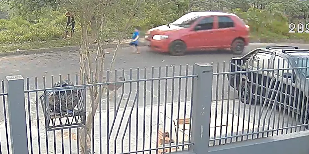Outras crianças também brincavam na rua no momento do acidente