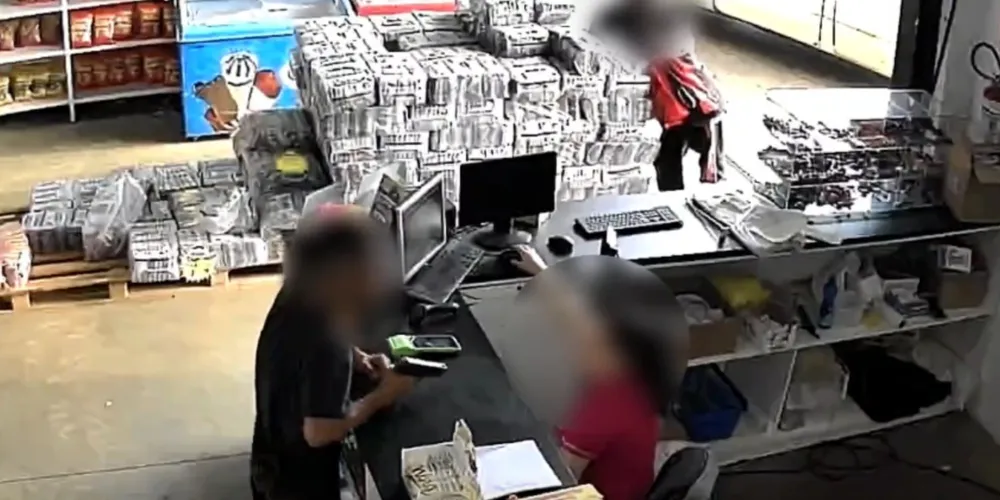 Roubo aconteceu por volta das 17h30 desta quinta-feira (17)