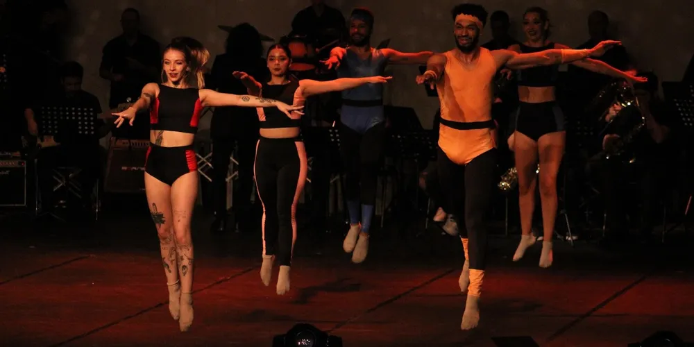 Grupo Municipal de Dança realizou a abertura do festival no Cine Teatro Ópera