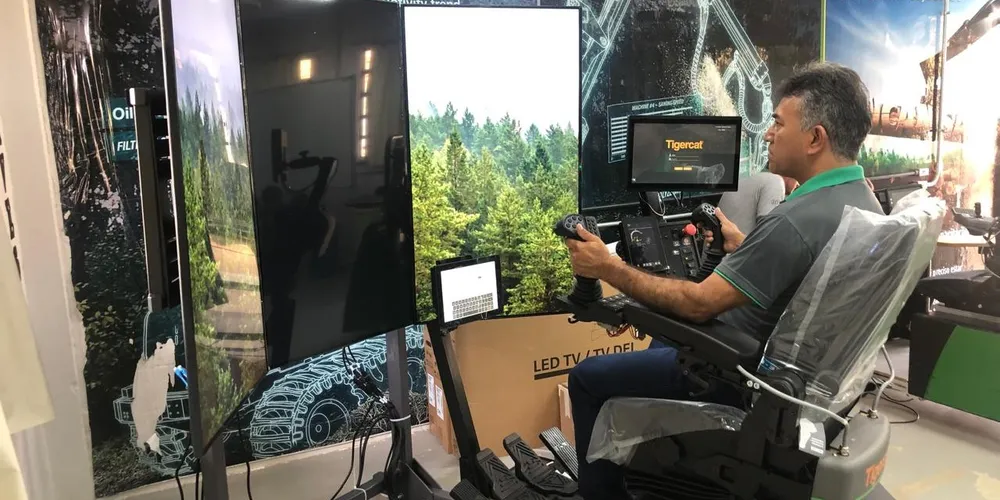 O novo simulador, que reproduz movimentos reais das máquinas e proporciona uma experiência imersiva da operação florestal