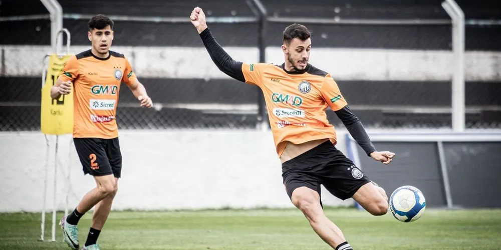 O jogo acontece nesta segunda-feira (04), às 19 horas, no Estádio Germano Krüger