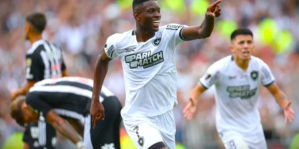 Luiz Henrique fez o primeiro gol e sofreu o pênalti que terminou no segundo gol do Botafogo