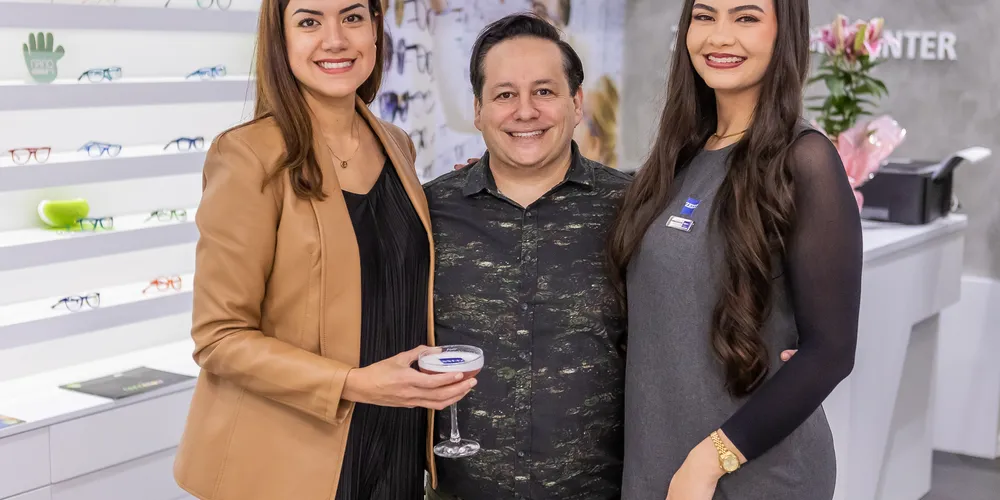 Sylvia Magali Fretes de Mayer, este colunista e Julia Vitória Medina dos Santos