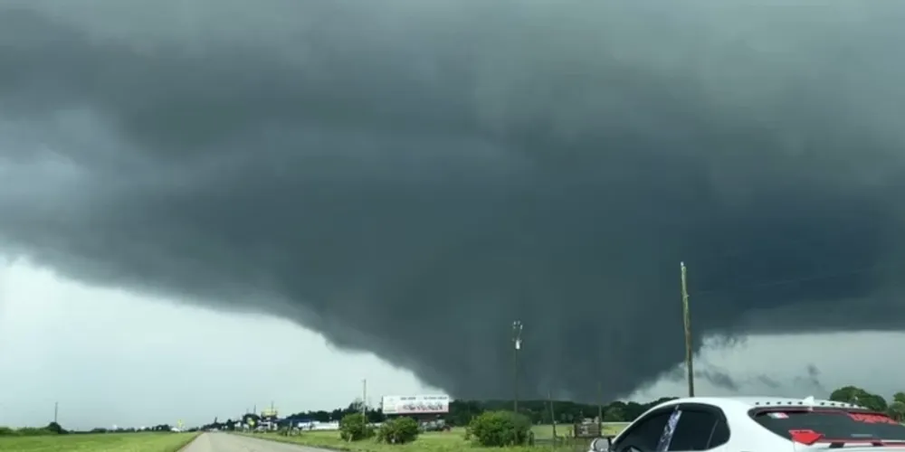 Este é o maior número de alertas de tornado já emitidos em um único dia para o estado da Flórida