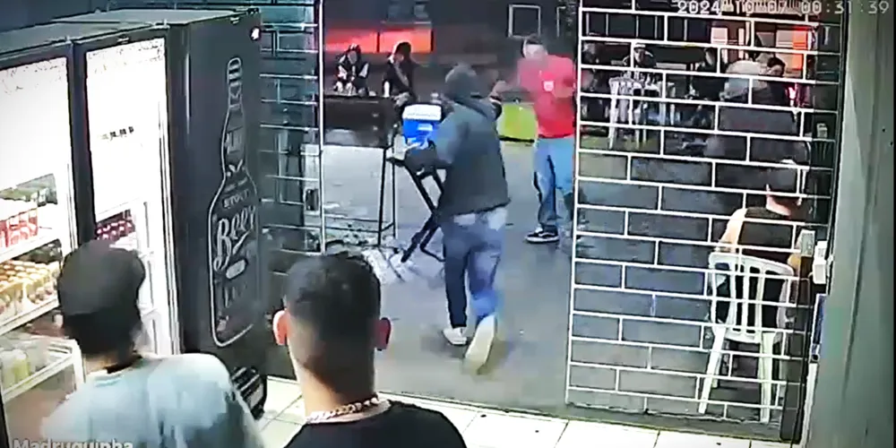Câmera de segurança flagrou os disparos de arma de fogo