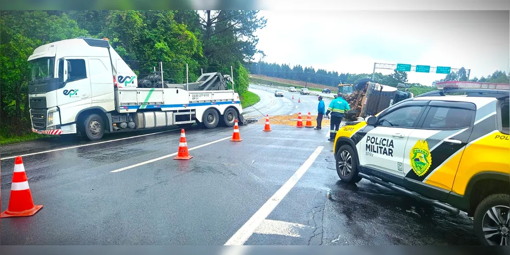 Veículo tombou no km 260 da rodovia paranaense