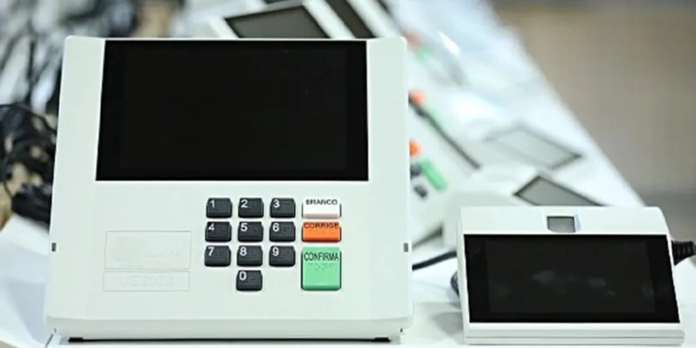 Urnas foram substituídas na primeira hora de votação