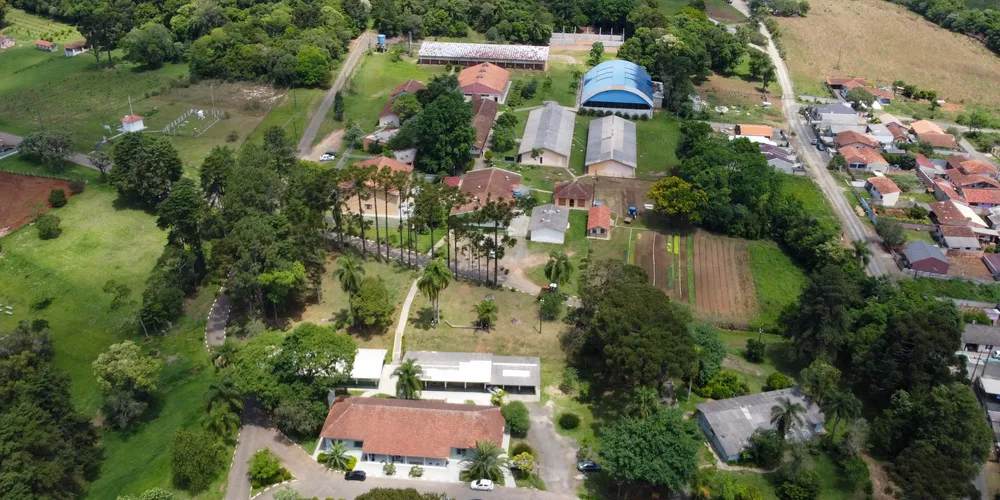 Centro Estadual Florestal Presidente Costa e Silva atende 350 alunos e viveiro da unidade funciona como sala de aula