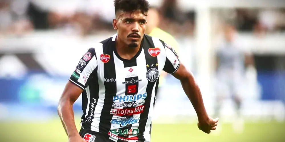 Vinicius Mingotti, atacante do Operário