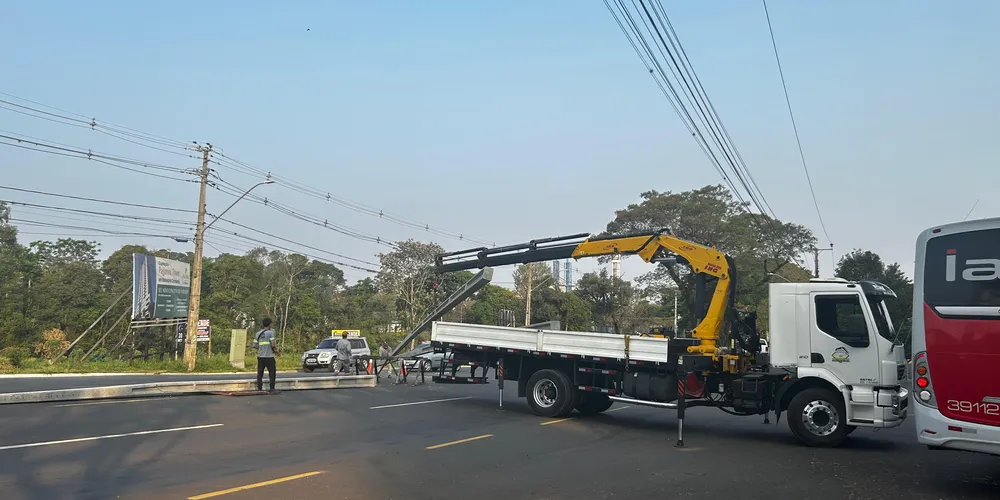 O próprio veículo de transporte realizou a retirada do objeto da pista