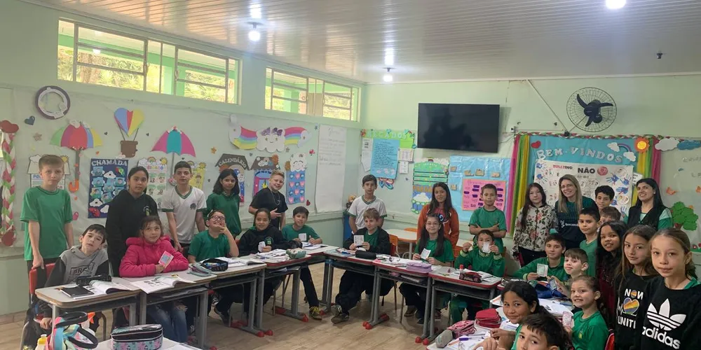 A turma também realizou uma dinâmica em conjunto com o quarto ano da escola, que a entrega de mensagens motivacionais