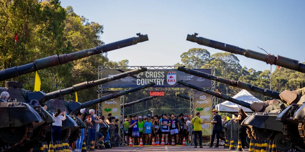 Corrida comemorou os 80 anos do Regimento, reunindo famílias e atletas em um percurso exclusivo dentro do quartel