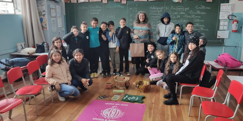 Os alunos realizaram diversas atividades, como pesquisas, uma conversa com uma convidada especial e a apresentação de todo o conteúdo aos pais e colegas da escola durante a realização de uma feira cultural